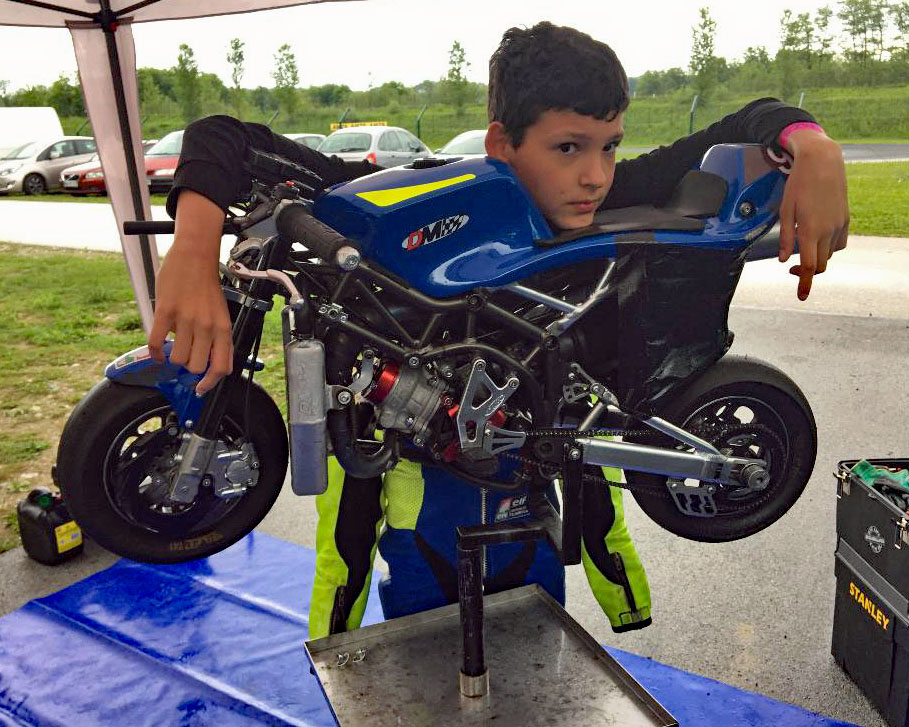 Slovenja vas 2021 minimoto - Minimoto pripravljen za dežno dirko